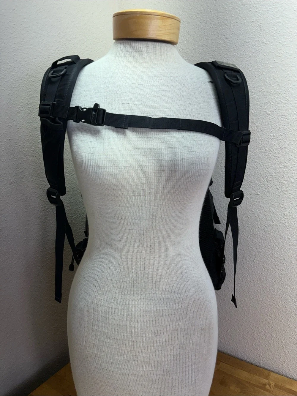The North Face Recon Backpack Black Laptop Travel Hiking School FlexVent Daypack